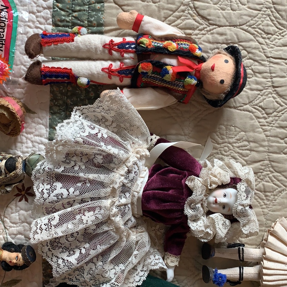 International doll collection - Picture 3 of 8